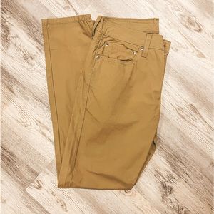 LEVI SLIM TAPER MEN’S KHAKI PANTS